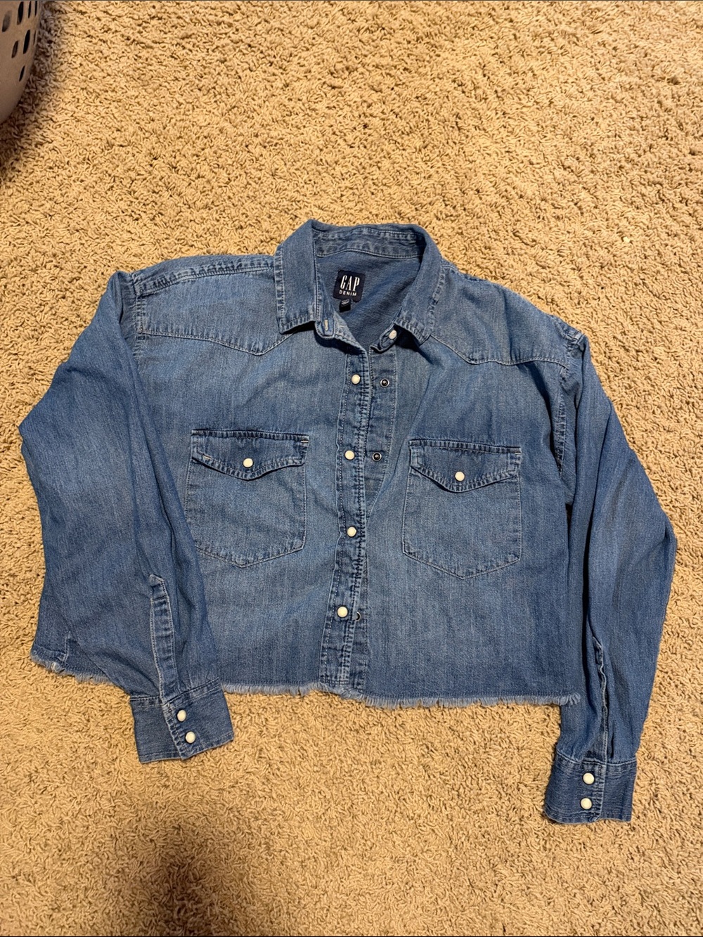 GAP Cropped Denim Shirt Jacket in Blue